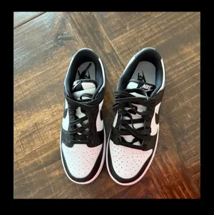 Panda Nike Dunk Low Black White Women’s 7.5 thumbnail 2