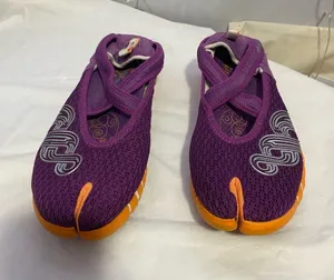 Purple Split-Toe Mesh Slip-On Shoes with Orange Soles thumbnail 1