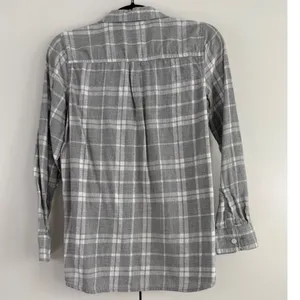 Old Navy Classic Flannel Shirt Grey Plaid Button Down 90s Grunge Small 90s Style thumbnail 4