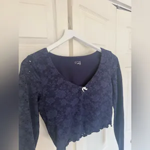 NWT Aerie Navy Blue and White Lace Long Sleeve Top Treat Yourself Medium thumbnail 4