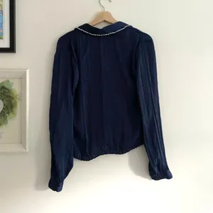 J. CREW NWT Crystal Embellished Navy Blue Shirt in Crinkle Satin Size Small thumbnail 4