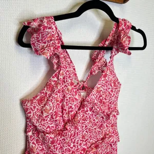 MISA Los Angeles Pink Floral Tiered Maxi Dress Ruffle V-Neck Size M thumbnail 3