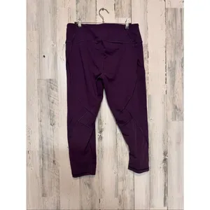 Victoria’s secret Victoria Sport Knockout Mesh Panel Capri Leggings Women’s Larg thumbnail 3