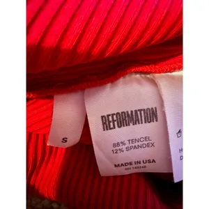 Reformation Ribbed Off Shoulder Crop Top Womens S‎ Red Lettuce Trim Fitted thumbnail 4