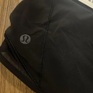 Lululemon Hotty Hot Short 2.5” Lined NWT size 2 thumbnail 2