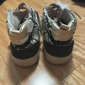 Snake Print High-Top Sneakers with Star Detail thumbnail 4