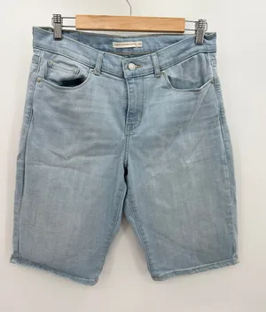 Levi's Classic Bermuda Light Wash Blue Denim Jean‎ Shorts Women's Size 30 thumbnail 1