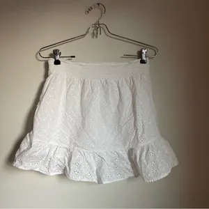 Kendall & Kylie White Eyelet‎ Mini Skirt thumbnail 2