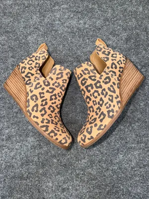Toms Leopard Print Chelsea Booties in Tan and Black thumbnail 5