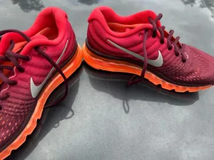 Nike Air Max Women’s size 7  night maroon  thumbnail 3