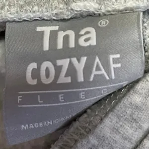 Aritzia TNA Cozy Gray Fleece Elastic Waist Pull On Crop Jogger Sweat Pants Sz M thumbnail 4