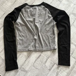 Y2K Style Raglan Long Sleeve Cropped Crew Neck Ribbed Black And Gray Shirt Top M thumbnail 3
