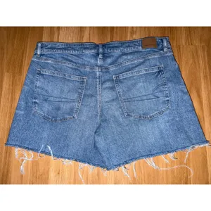 American Eagle Stretch Denim Shorts Medium Wash Raw Hem Size 16 thumbnail 5