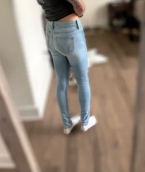 Hollister Low-Rise Super Skinny Jeans thumbnail 6