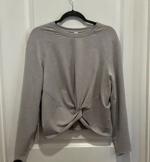 Lululemon Tuck & Gather Twist Front Long Sleeve Pullover Top Sweatshirt size 8 thumbnail 1