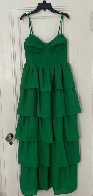 Pretty Little Thing Green Tiered Dress Maxi thumbnail 1