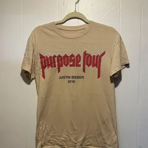 Justin Bieber tour shirt thumbnail 1
