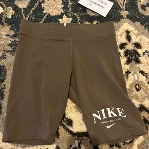 Nike yoga brown bike short thumbnail 3