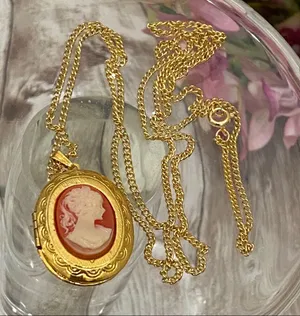 Vintage Gold tone Cameo Locket Necklace thumbnail 1