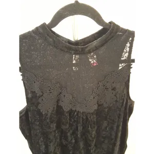 No Boundries Size XL Blace Lace And Velvet Sleeveless High Neck Top thumbnail 2