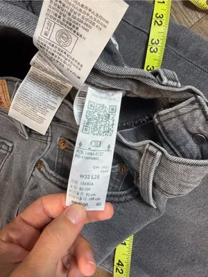 Levi's High-Rise Straight Jeans in Light Blue-Gray Wash thumbnail 8