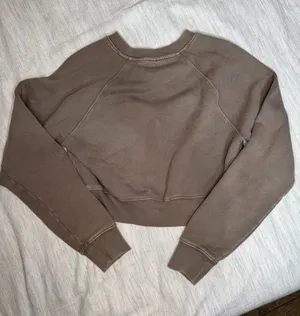 Aritzia TNA Perfect fleece Cropped Sweatshirt thumbnail 1
