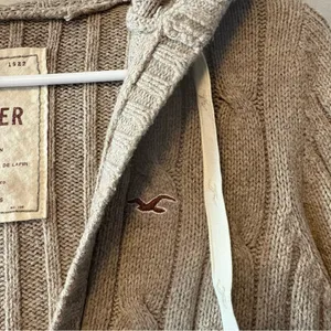 Hollister Y2K beige cable knit hooded deep v-neck rabbit hair sweater large thumbnail 4