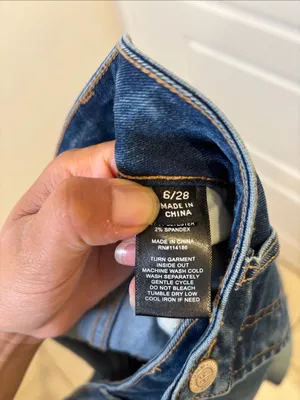 Frye Women’s Straight Leg Jeans Size 6/28 Medium Wash Stretch Denim thumbnail 4