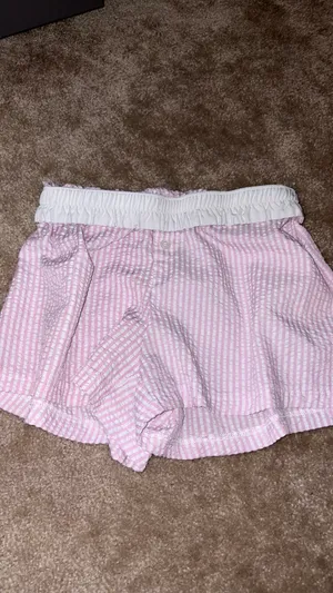 Pink and white stripped shorts Size M thumbnail 2