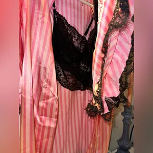 New In Bag Pink Striped Lace Satin Lingerie Set & Robe thumbnail 5