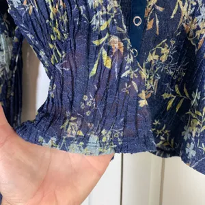 We The Free People Blue Floral Sheer Crop Top Long‎ Sleeve Medium Dark Romantic thumbnail 7