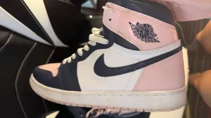 Jordan 1 Bubblegum Women’s Air Retro High OG thumbnail 3
