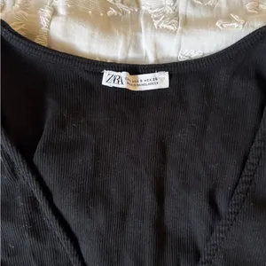 ZARA Size S Black Ribbed Ruched V-Neck Tank thumbnail 2