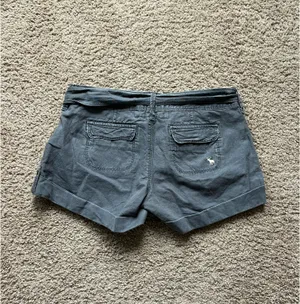 Abercrombie Low-Rise Shorts thumbnail 3