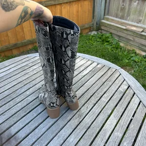 Universal Threads Marlee Knee High Faux‎ Leather Snake Boots US Women's Size 9.5 thumbnail 5