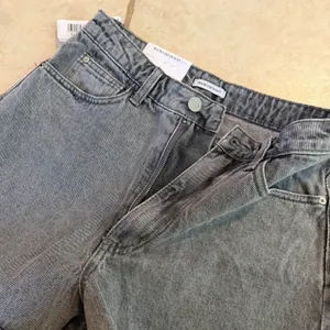 We Wore What Boyfriend Short Rigid Denim Washed Grey Jean Shorts 25 Summer NWT thumbnail 3
