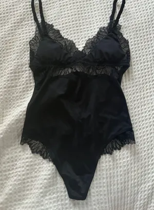 NWOT Abercrombie and Fitch black lace trim open back satin body suit thumbnail 1