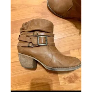 Mia‎ Outlaw Brown Booties thumbnail 2