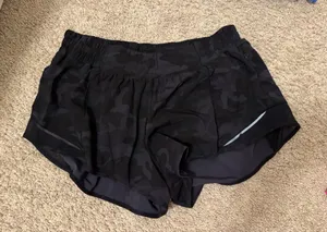 Lululemon 2.5" Hotty Hot Shorts thumbnail 1