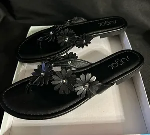 Sugar Finesse Women’s Black Daisy Floral Thong Sandals SZ 9 BNIB thumbnail 1
