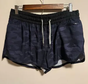 Vuori Clementine Short in Black Watercolor Camo- Size XL thumbnail 1