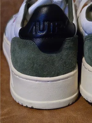 Autry Women’s White and Green Low-Top Sneakers thumbnail 7