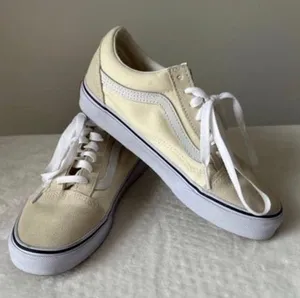 sneakers thumbnail 1