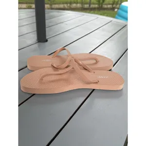 Old Navy Women Beige Pink T-Strap Sandals Partially Plant Based Size 8 thumbnail 4