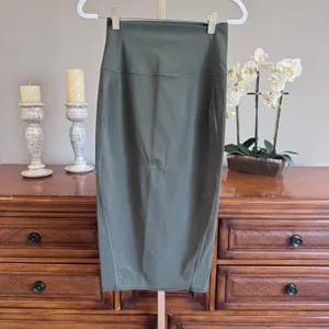 Lululemon Nulu Slim-Fit High-Rise Midi Skirt Army Green Size 6 NWOT thumbnail 2