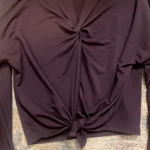 Old Navy Activewear Twist/Tie Back Long Sleeve Top thumbnail 4