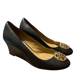 ✨ Tory Burch Black Leather Wedges – Size 7.5 – Gold Logo ✨ thumbnail 2