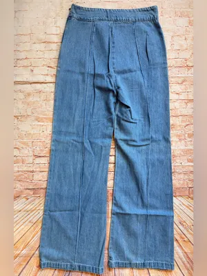 Boutique | Classic High Waist Wide-Leg Women's Jeans in Medium Blue thumbnail 7