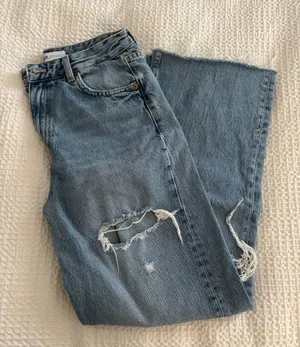 Zara medium Blue High-Rise Distressed Straight Jeans thumbnail 1