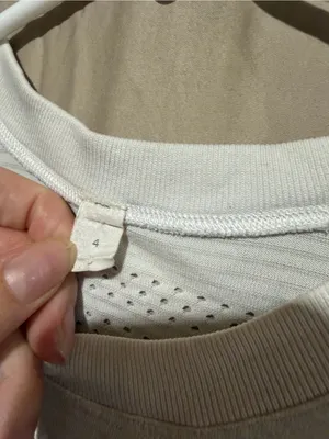 Lululemon T-shirt thumbnail 2
